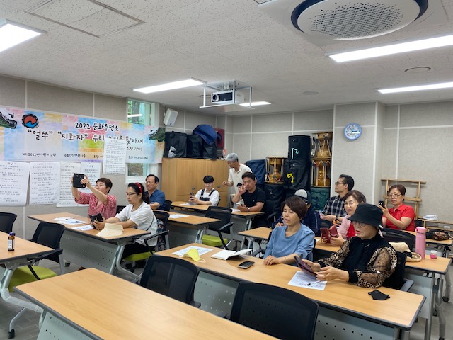 우리마을 사진 달인을 찾아라!기획홍보분과 사진달인을 찾아라 강의 참석자들이 강의를 듣고 있는 모습(정면)